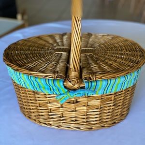 Vintage wicker picnic / Easter basket